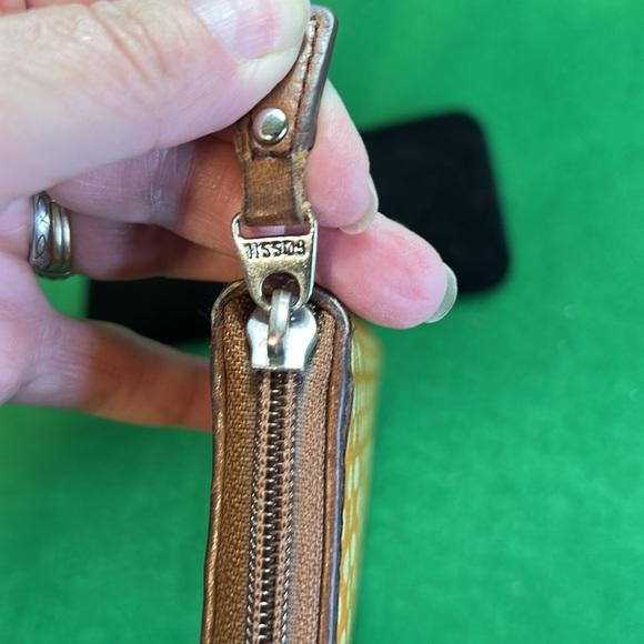 FOSSIL KEY PER POIKA DOT ZIP AROUND WRISTLET WALLET - Picture 8 of 14